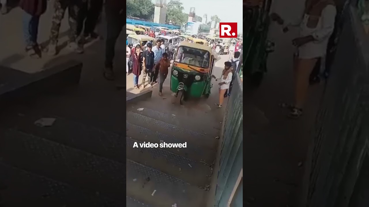 Watch: Auto Rickshaw Climbs Foot-Over Bridge To Avoid Delhi Traffic; Video Goes Viral post thumbnail image